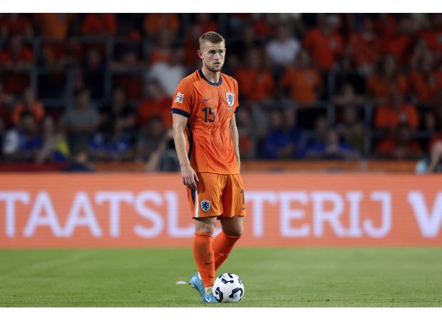 Koeman stands up for De Ligt after Netherlands' victory against Bosnia and Herzegovina.