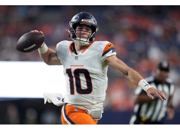 Get live updates and highlights from the Week 1 NFL game between the Broncos and Seahawks.