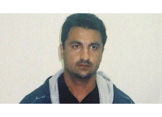 Police offer large sum for information on shooting of criminal.