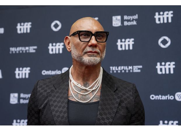 Famous actor looks completely different with smaller frame after significant weight loss.