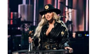 Beyoncé's supporters angry at her exclusion from Country Music Awards.