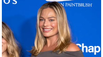 Pregnant Margot Robbie stuns at red carpet debut with baby bump.