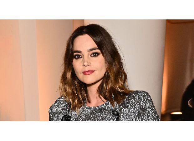 Famous Doctor Who star reveals pregnant belly in full nudity.