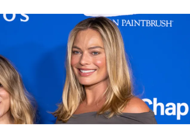 Pregnant Margot Robbie stuns at red carpet debut with baby bump.