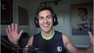 A top Call Of Duty player sets new world record for most pull-ups in a 24-hour period.
