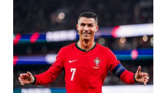 Ronaldo predicts four players to win Ballon d'or soon.