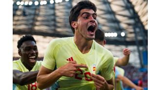 Top soccer clubs Man United and Real Madrid monitoring young player from Sevilla.