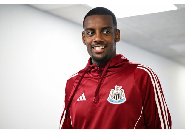 Isak encourages FPL managers to consider him for their teams before Newcastle's match against Wolves.