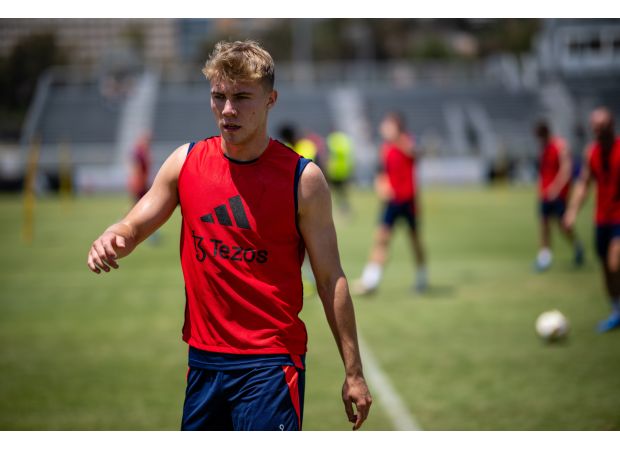 Schmeichel shares van Nistelrooy's insights on Man Utd's Hojlund.