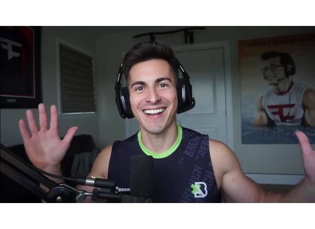 A top Call Of Duty player sets new world record for most pull-ups in a 24-hour period.