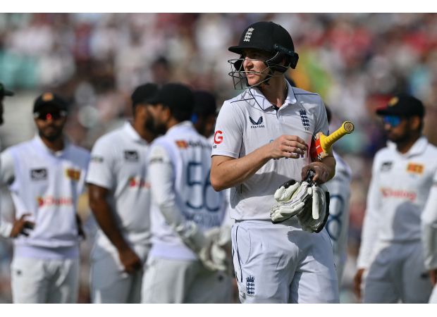 England should learn from Steve Waugh to have a chance at winning the Ashes in Australia.