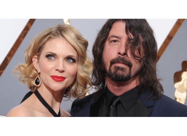 Dave Grohl, member of Foo Fighters, confesses to being unfaithful to his wife and having a child in secret.