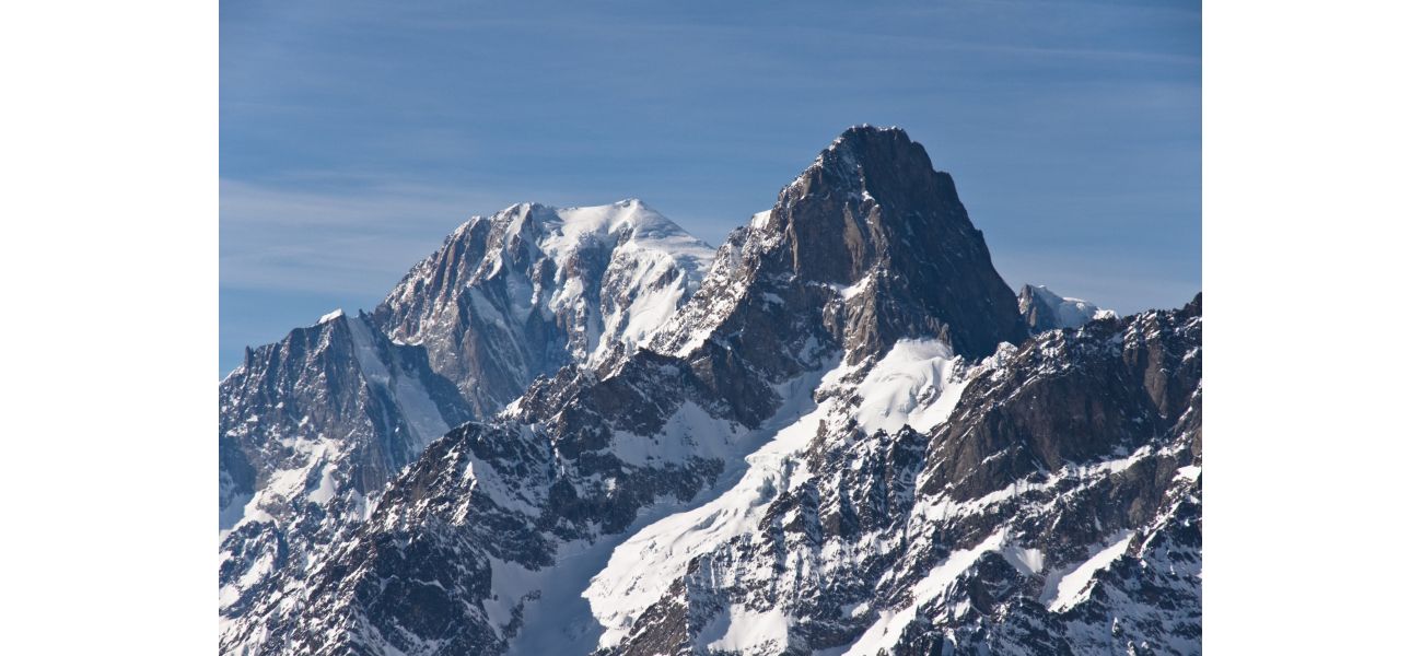 4 climbers found dead at 15,400 ft near Mont Blanc.
