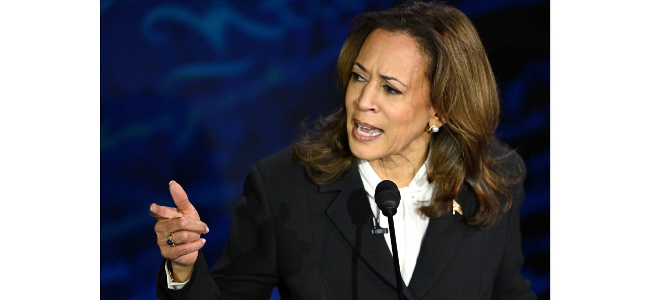 People are speculating that Kamala used wireless earphones during the debate.
