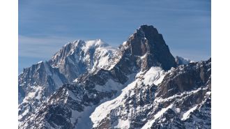 4 climbers found dead at 15,400 ft near Mont Blanc.
