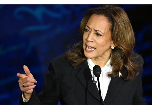 People are speculating that Kamala used wireless earphones during the debate.
