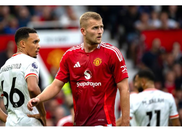 Van der Vaart worried about De Ligt's performance since joining Man Utd.