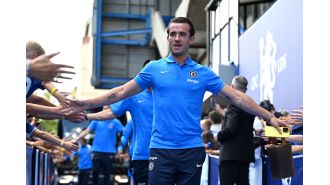 Chelsea player is content to play for club despite being treated poorly by coach Enzo Maresca.