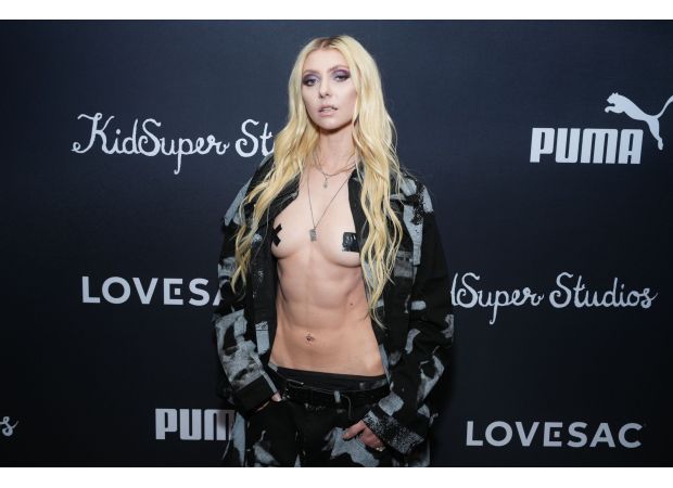 Former child star makes risqué fashion choice at red carpet event, going topless.