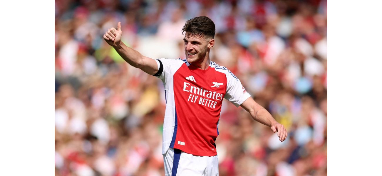 Jamie Carragher disagrees with Gary Neville's criticism of an Arsenal player as too severe.