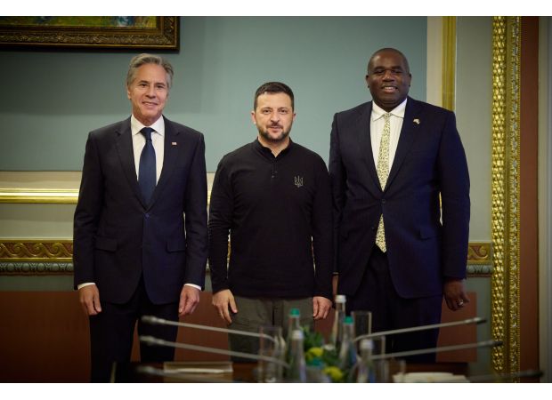 Putin's warning that Ukraine's use of western missiles will result in a response is meaningless and without substance.