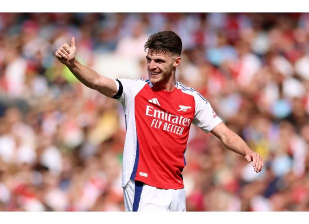 Jamie Carragher disagrees with Gary Neville's criticism of an Arsenal player as too severe.