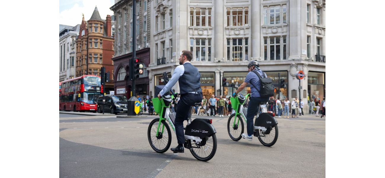 New AI traffic lights may benefit cyclists by changing signals to give them priority over vehicles.