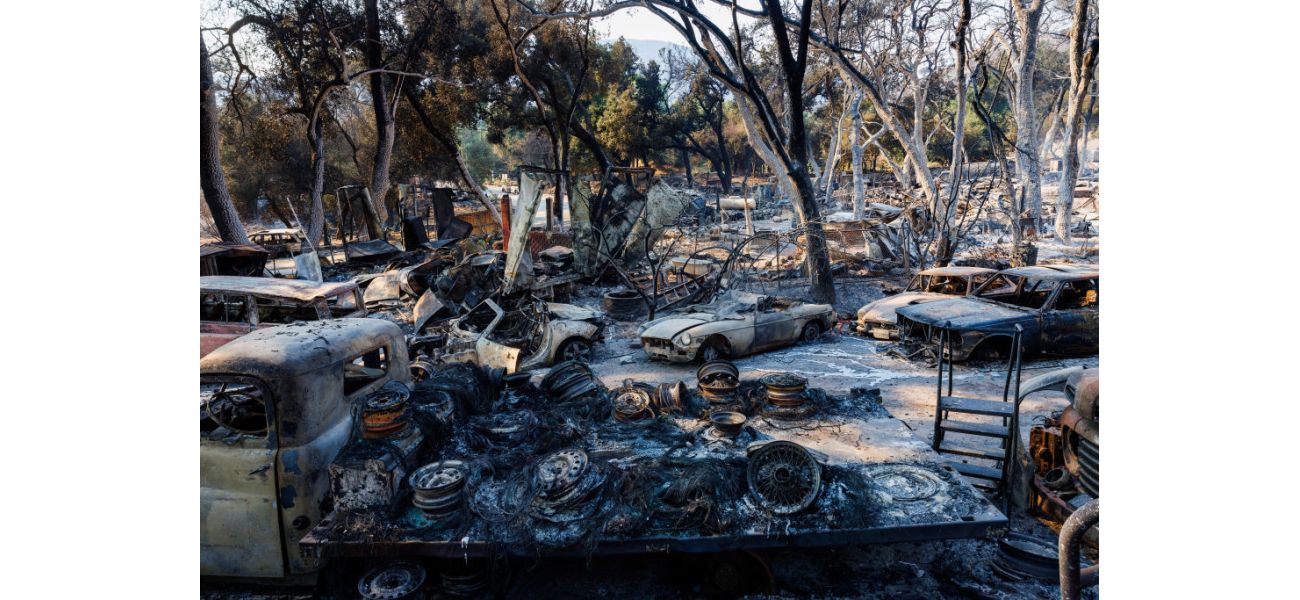 An earthquake hits Los Angeles while wildfires burn close by.