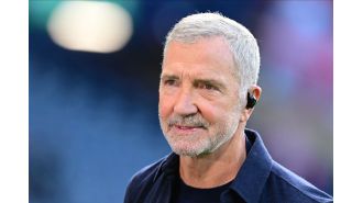 Souness criticizes Chelsea for allowing Sterling to go to Arsenal.
