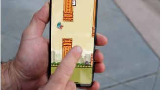 Flappy Bird will make a comeback in 2021 due to fan support, despite previous controversies.
