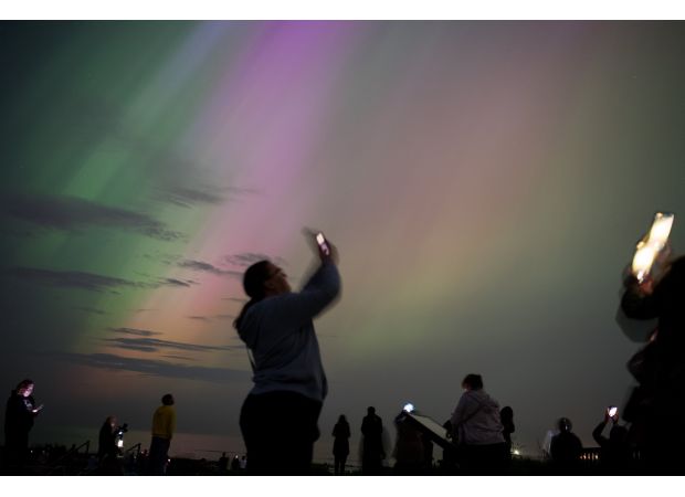 Possible paraphrase: 
Possible northern lights sighting tonight - location guide provided.