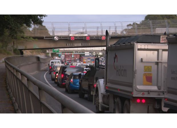 Major police operation causes M4 to close, leading to heavy traffic.