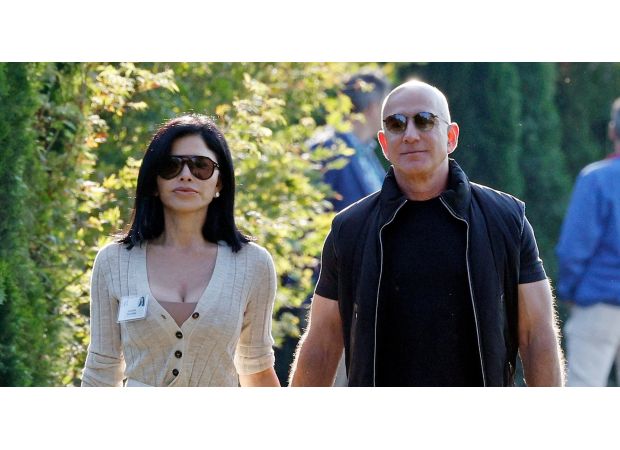 Man gets revenge on realtor who sold mansion to Jeff Bezos at a $6 million discount.