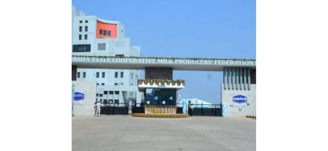 The CAG reported that Omfed disregarded tender rules.