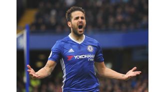 Fabregas chose Chelsea over Man United and Man City because he wanted to challenge himself and win trophies with a strong team.