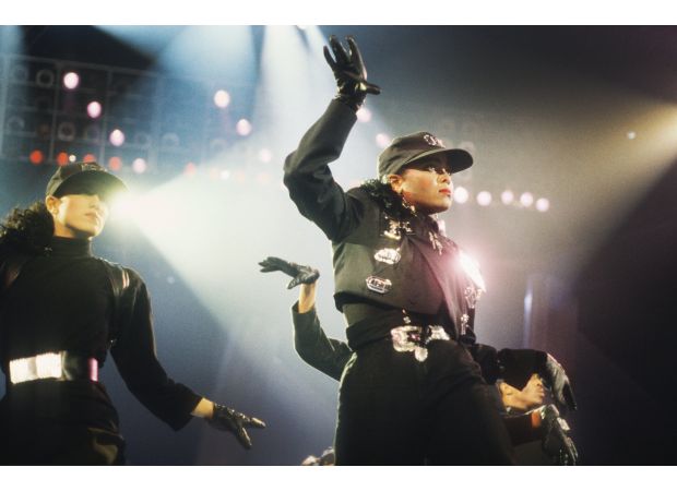 80s singer has embarrassing clothing mishap in front of British royal