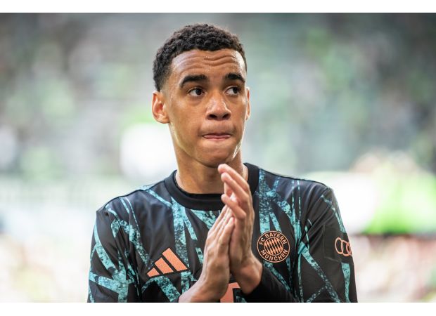 Bayern Munich gives an update on Jamal Musiala after Manchester United's attempt to acquire Joshua Zirkzee.