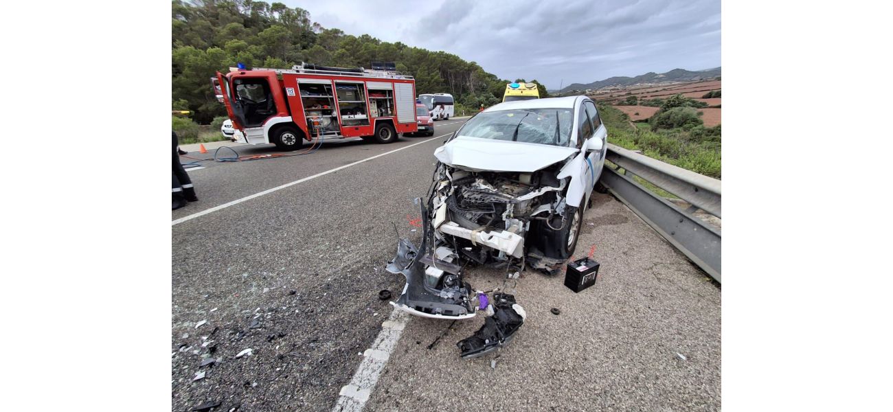A tragic road accident in Menorca leaves a father and his two sons from Britain injured.