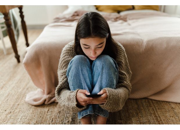 Banning social media for certain age groups is ineffective, according to experts.