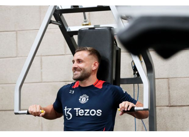 Today's match between Southampton and Manchester United will feature the officially announced team rosters, expected starting lineup, and updates on injuries.