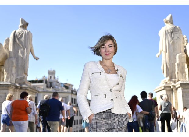 Mussolini's granddaughter leaves government due to its strong right-wing stance.