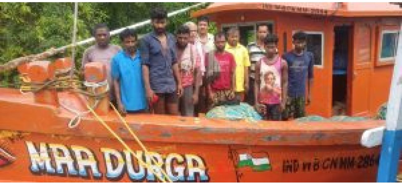 11 fishermen and their trawler were caught in Gahirmatha.