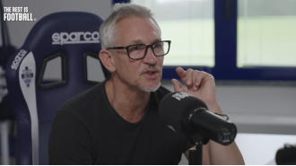 Football legend Gary Lineker praises Arsenal's performance and offers title forecast after their victory against Tottenham.