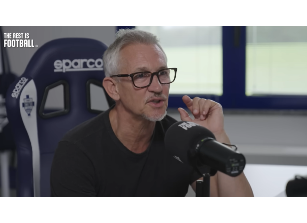 Football legend Gary Lineker praises Arsenal's performance and offers title forecast after their victory against Tottenham.