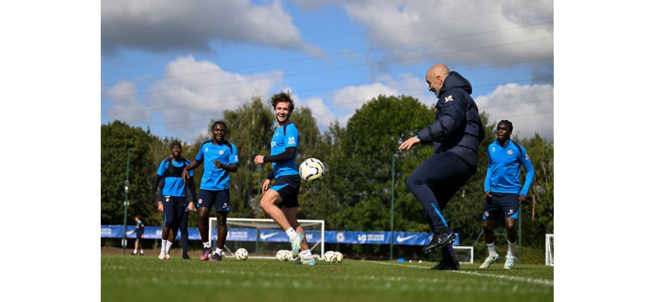 Chelsea player seen training with Enzo Maresca despite recent absence from team.