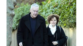 Huw Edwards' spouse is Vicky Flind. Learn about her career and personal experiences.