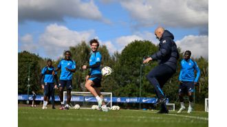Chelsea player seen training with Enzo Maresca despite recent absence from team.