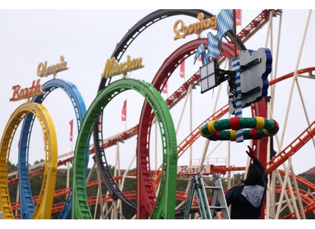 A 20-year-old man died when a rollercoaster wagon at Oktoberfest swung at a high speed.