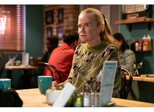 Iconic EastEnders figure makes comeback in plot about killing, chooses extreme measures.