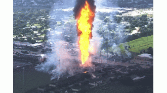 Pipeline explosion in the US causes fiery tower to appear.